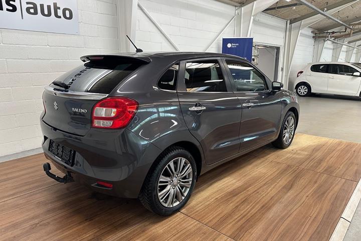 Grå Suzuki Baleno fra 2016