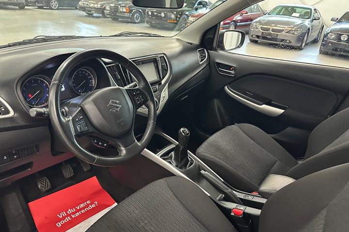Grå Suzuki Baleno fra 2016