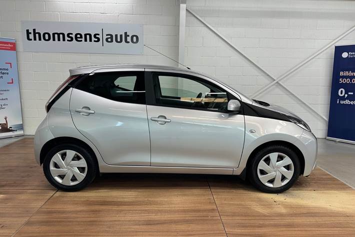 Sølv Toyota Aygo fra 2016
