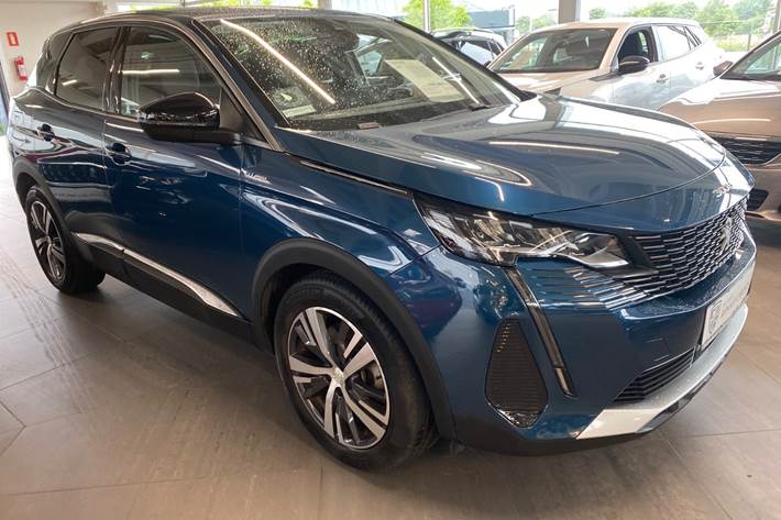 Blå Peugeot 3008 fra 2022