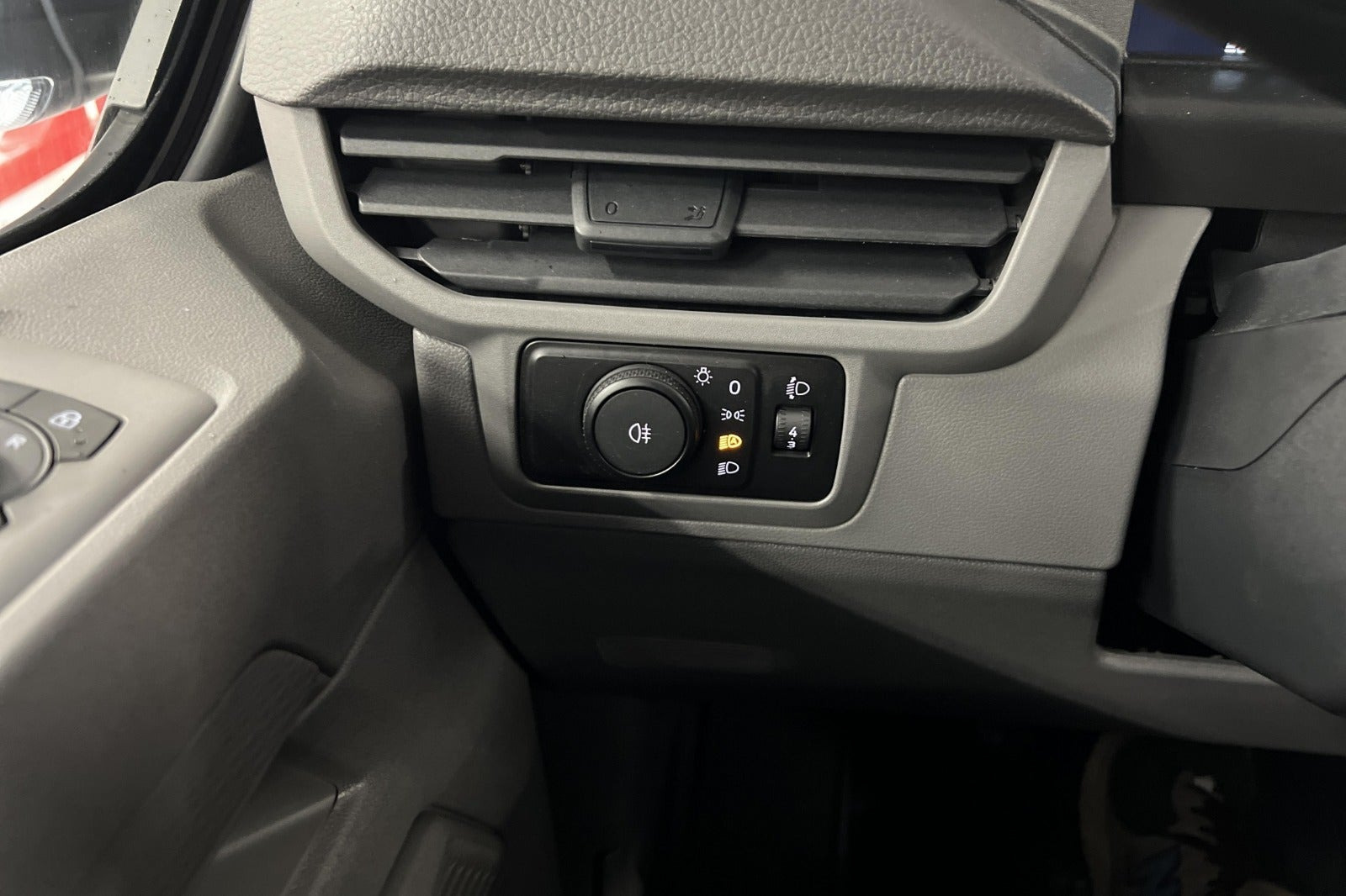 Grå VW Transporter fra 2026