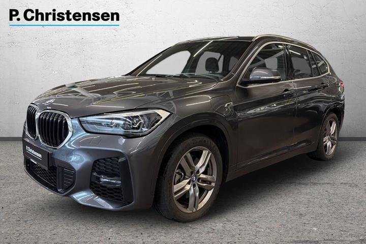 Grå BMW X1 fra 2021 set udefra