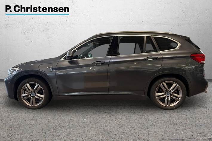 Grå BMW X1 fra 2021