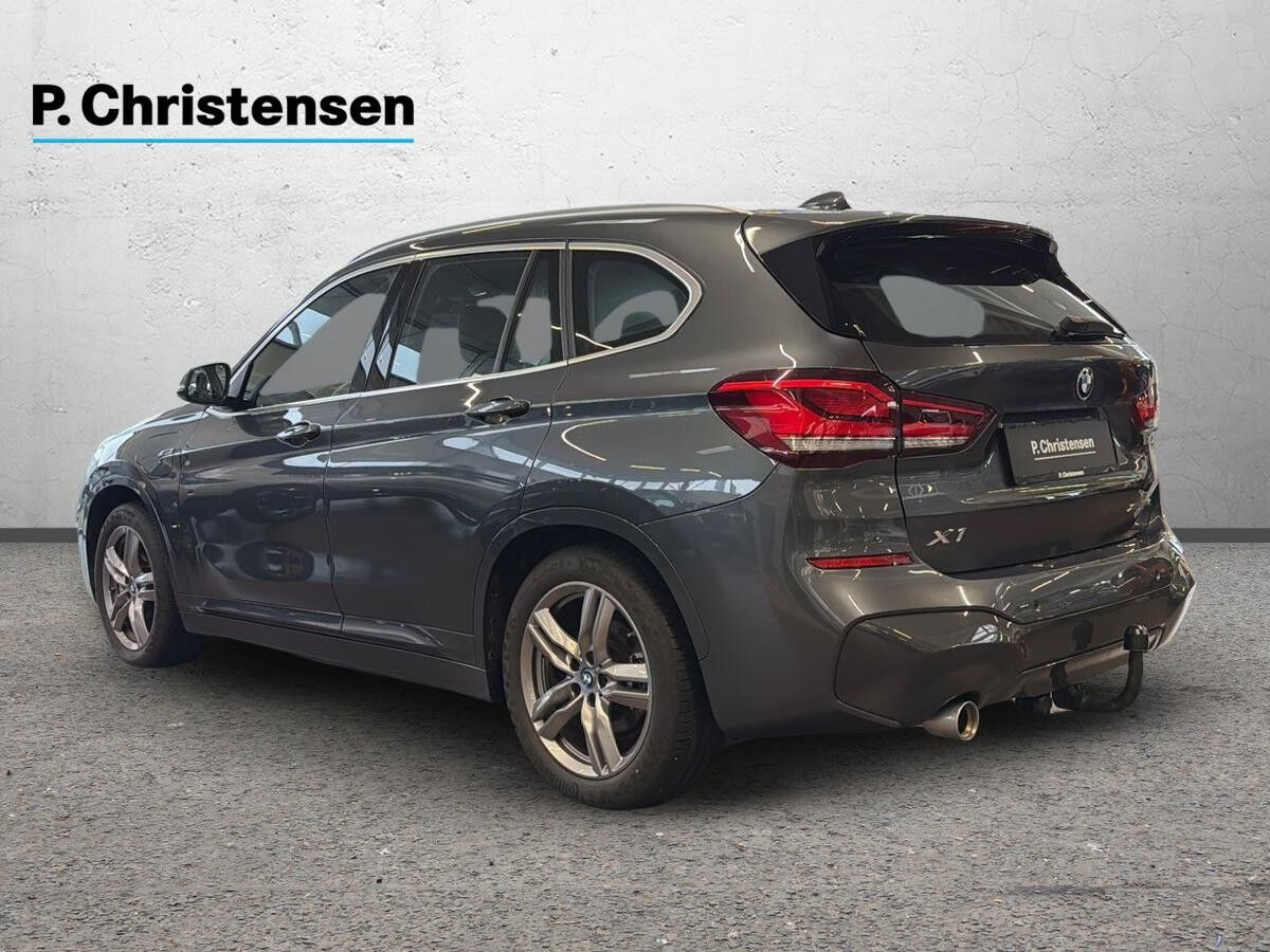 Grå BMW X1 fra 2021