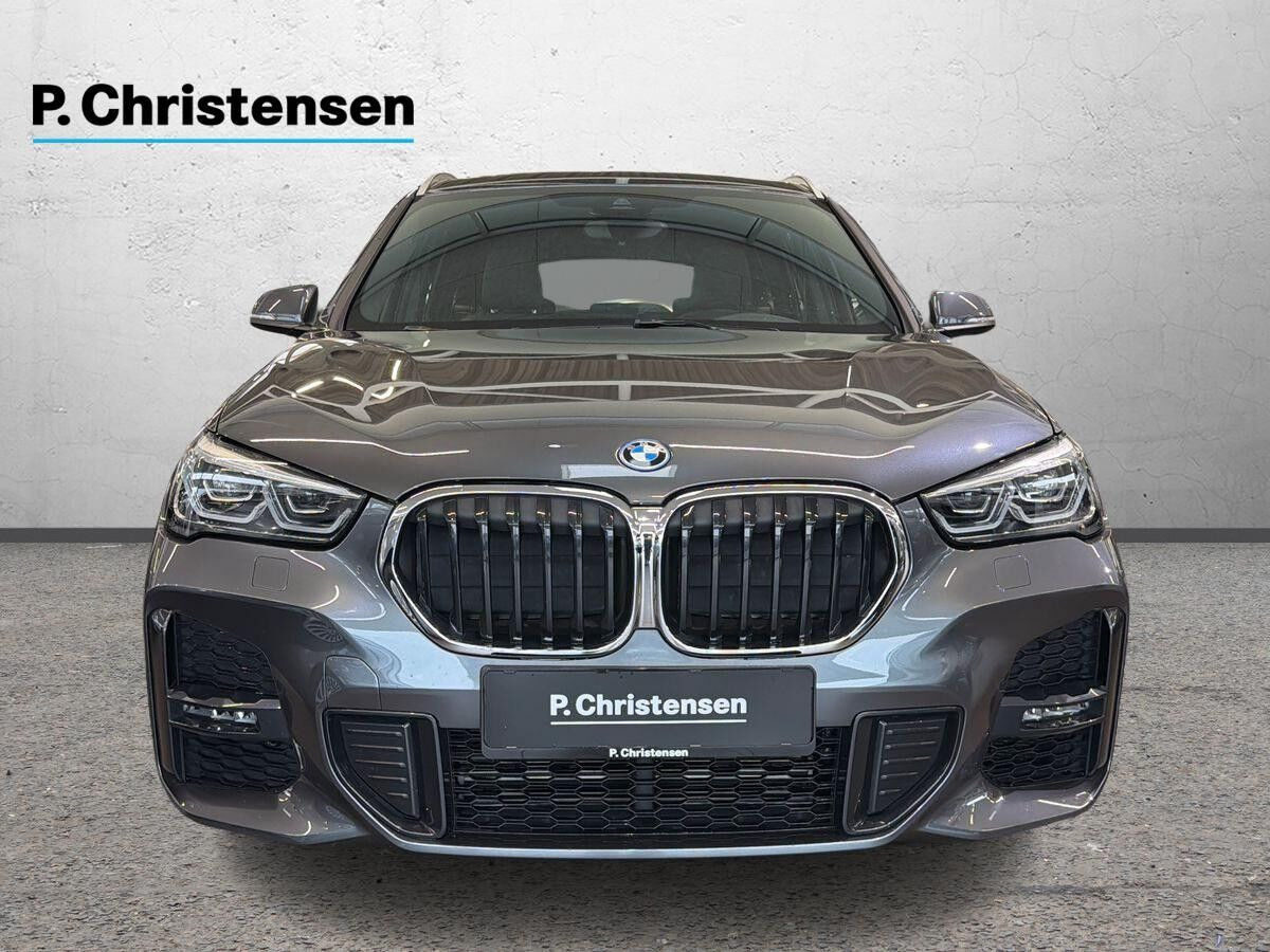 Grå BMW X1 fra 2021