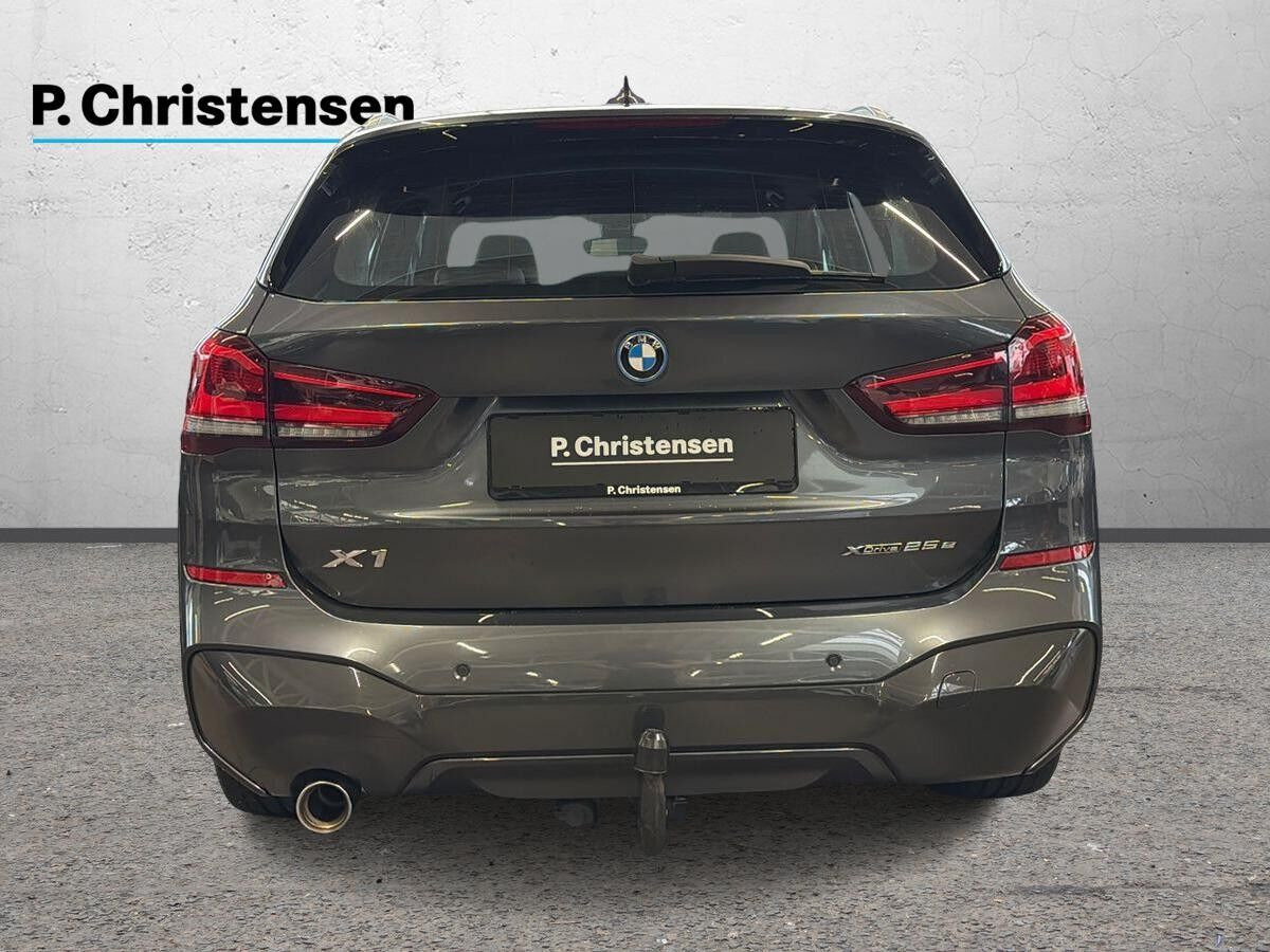 Grå BMW X1 fra 2021