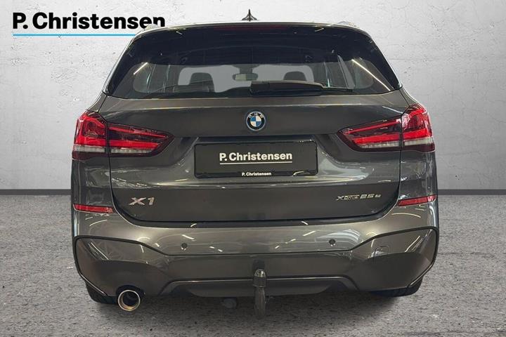 Grå BMW X1 fra 2021