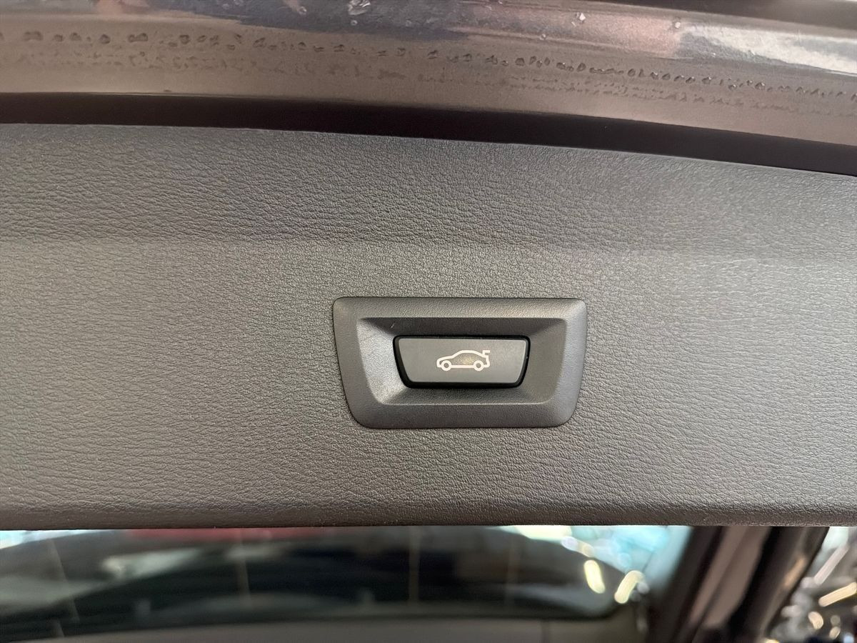 Grå BMW X1 fra 2021