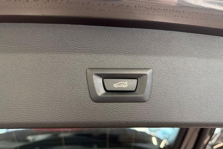 Grå BMW X1 fra 2021