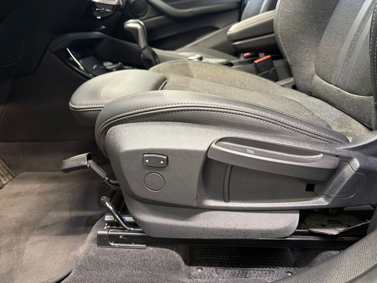 Grå BMW X1 fra 2021