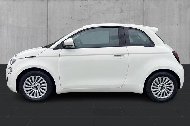 Hvid Fiat 500e fra 2023