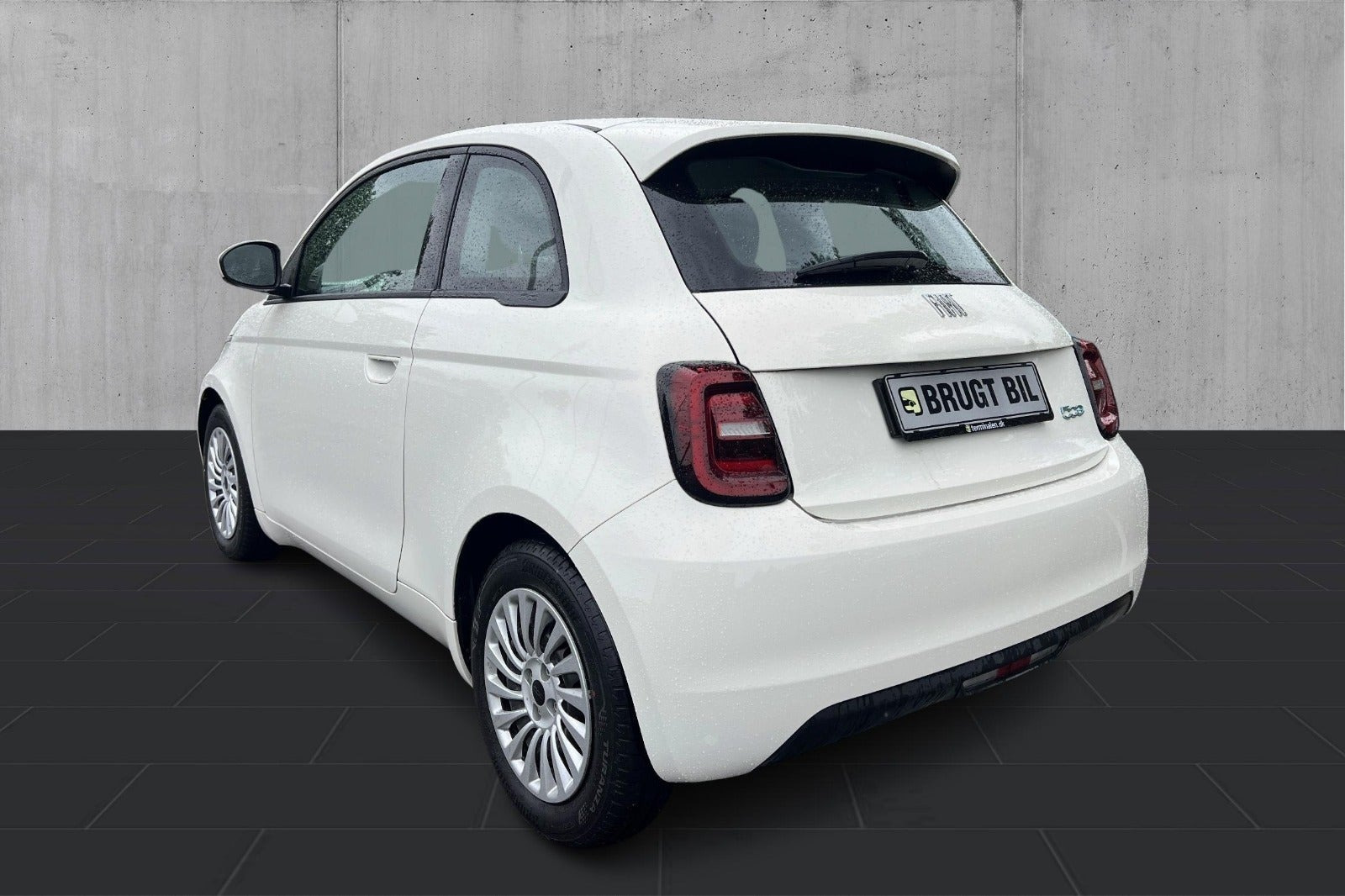 Hvid Fiat 500e fra 2023
