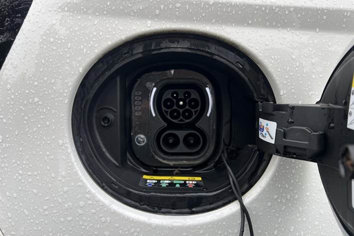 Hvid Fiat 500e fra 2023