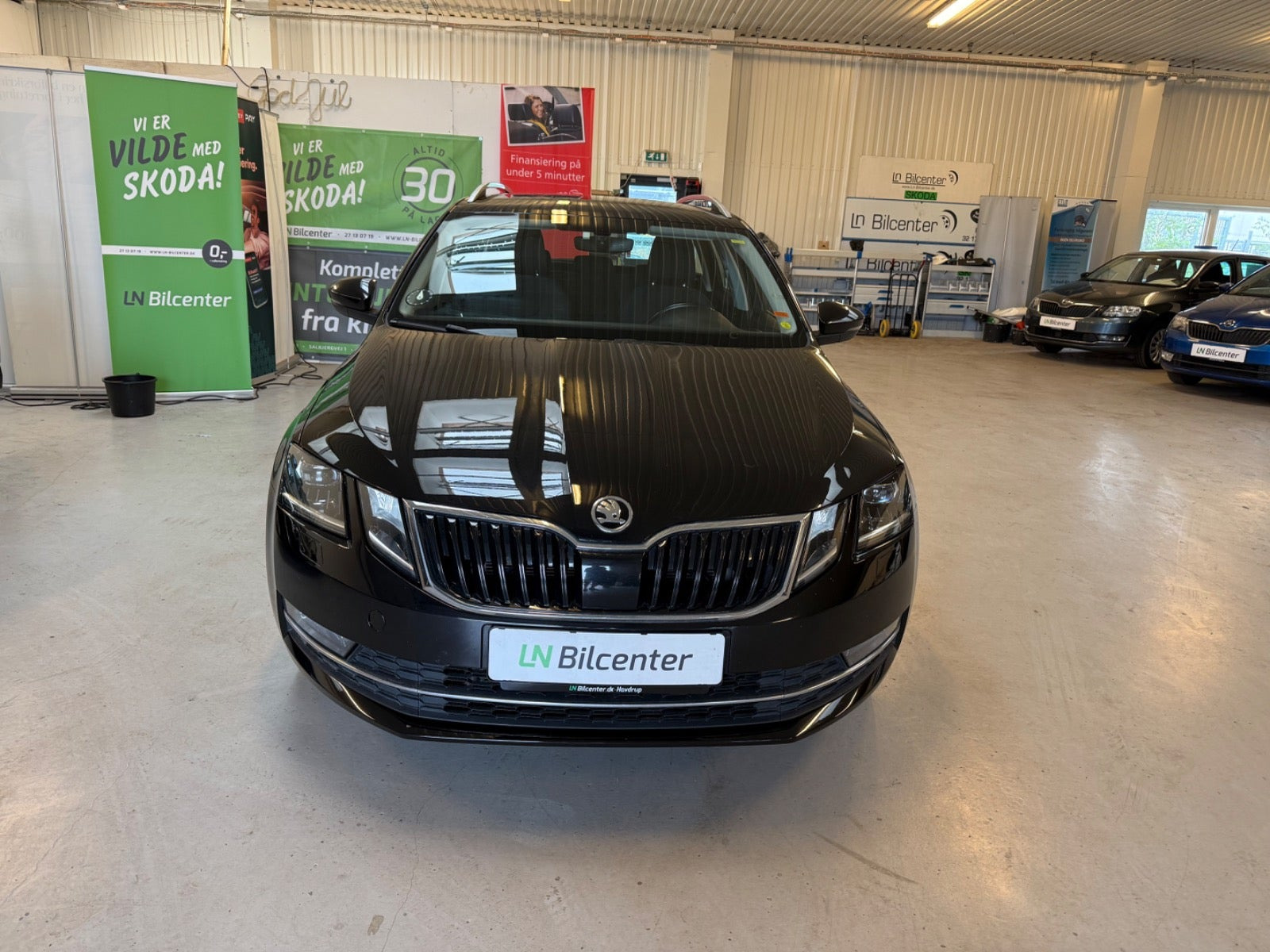Sort Skoda Octavia fra 2020