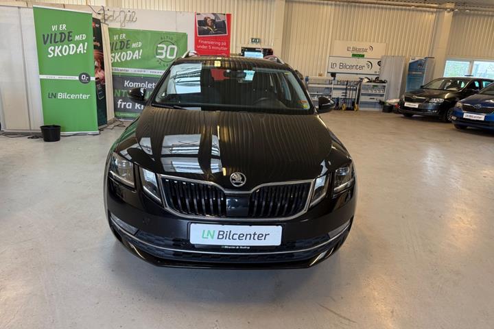 Sort Skoda Octavia fra 2020