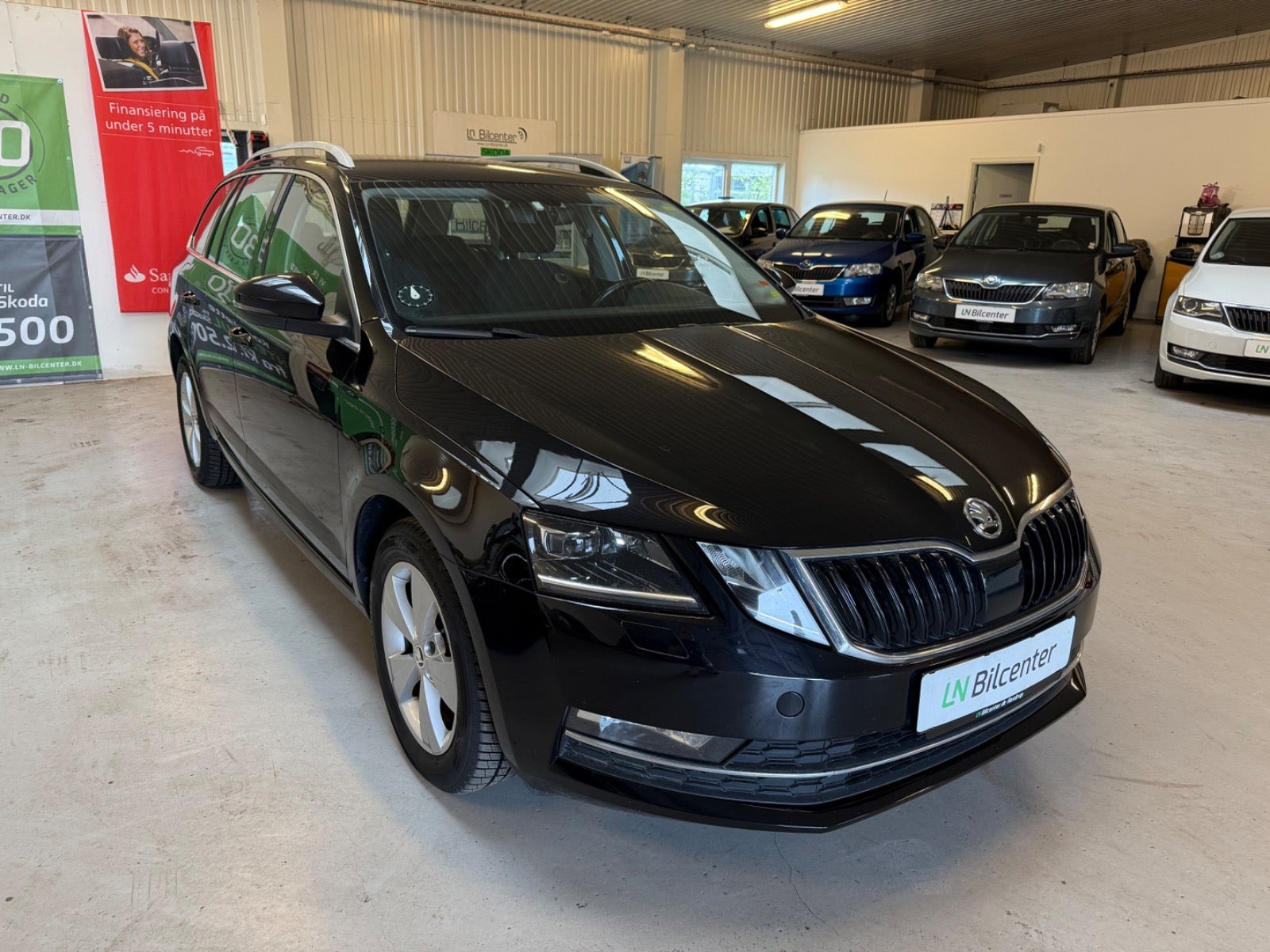 Sort Skoda Octavia fra 2020