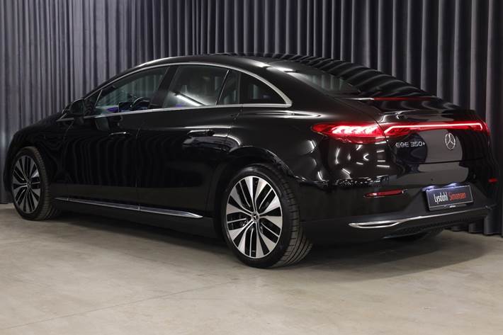 Sort Mercedes EQE350+ fra 2023