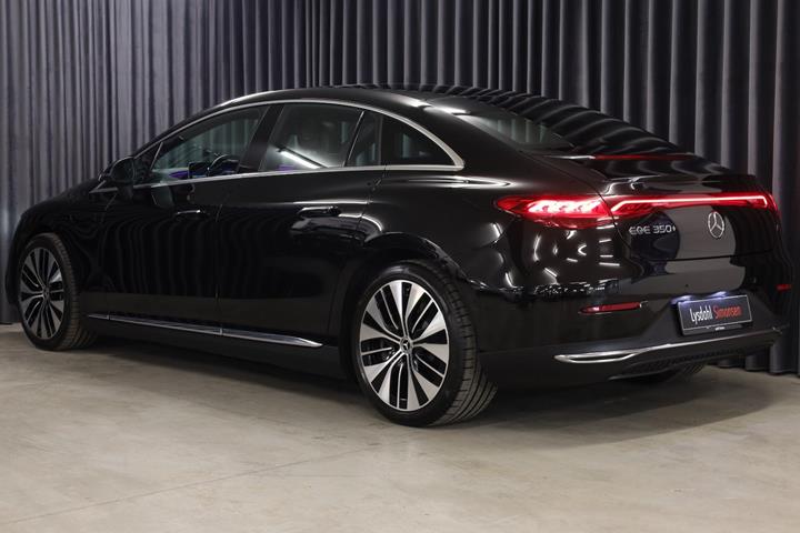 Sort Mercedes EQE350+ fra 2023