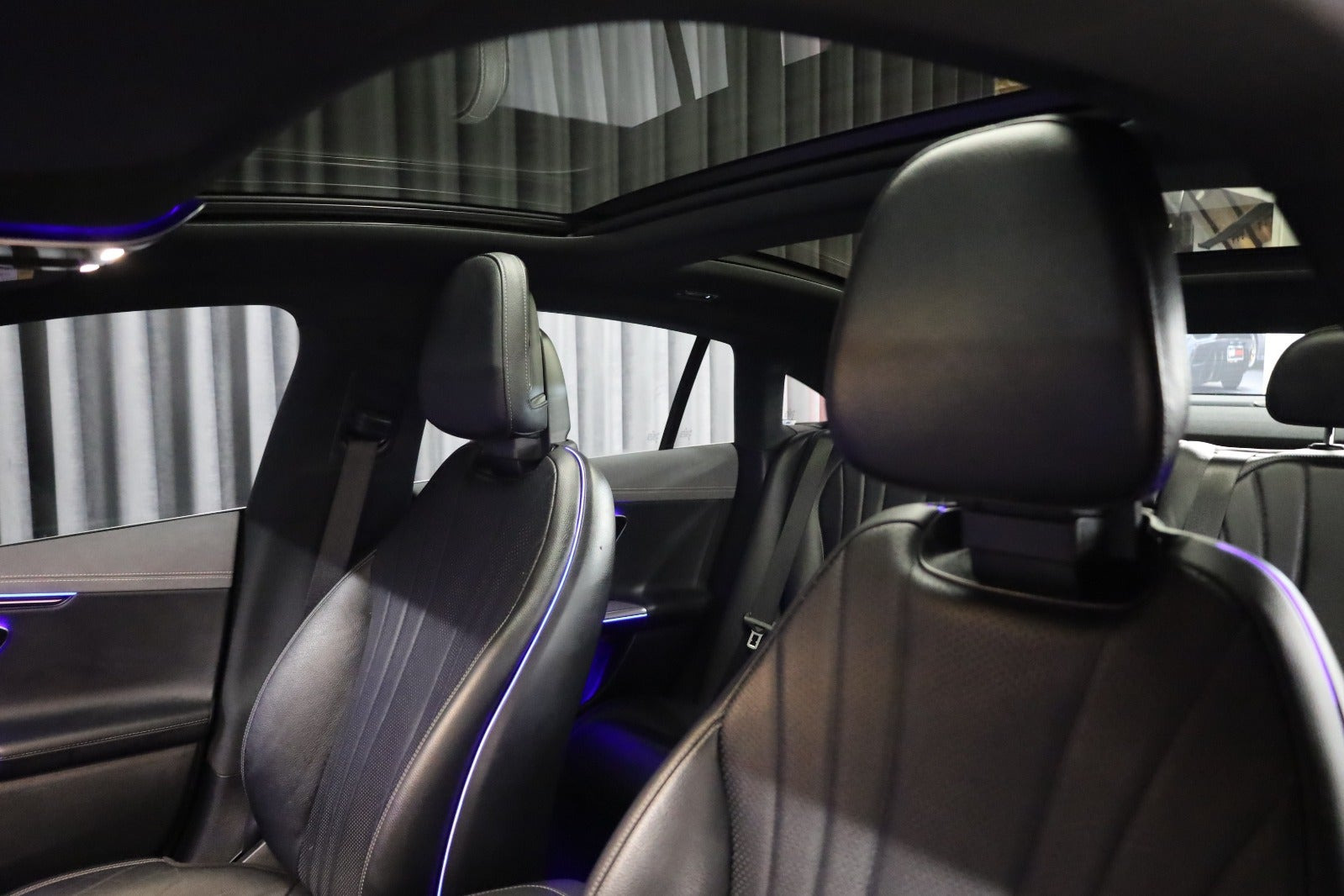 Sort Mercedes EQE350+ fra 2023
