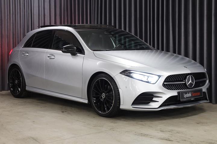 Sølv Mercedes A200 fra 2018 set udefra