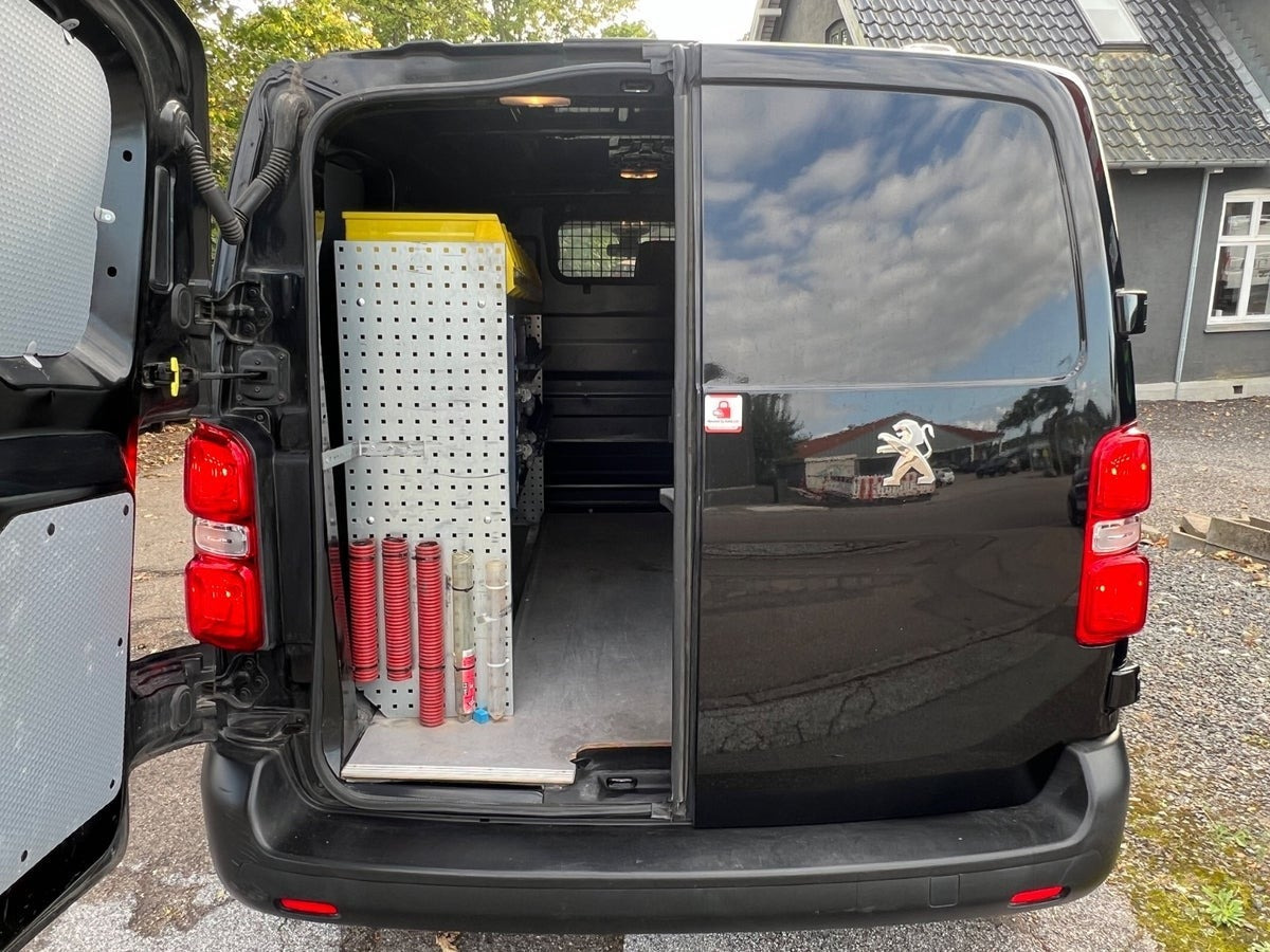Sort Peugeot Expert fra 2020