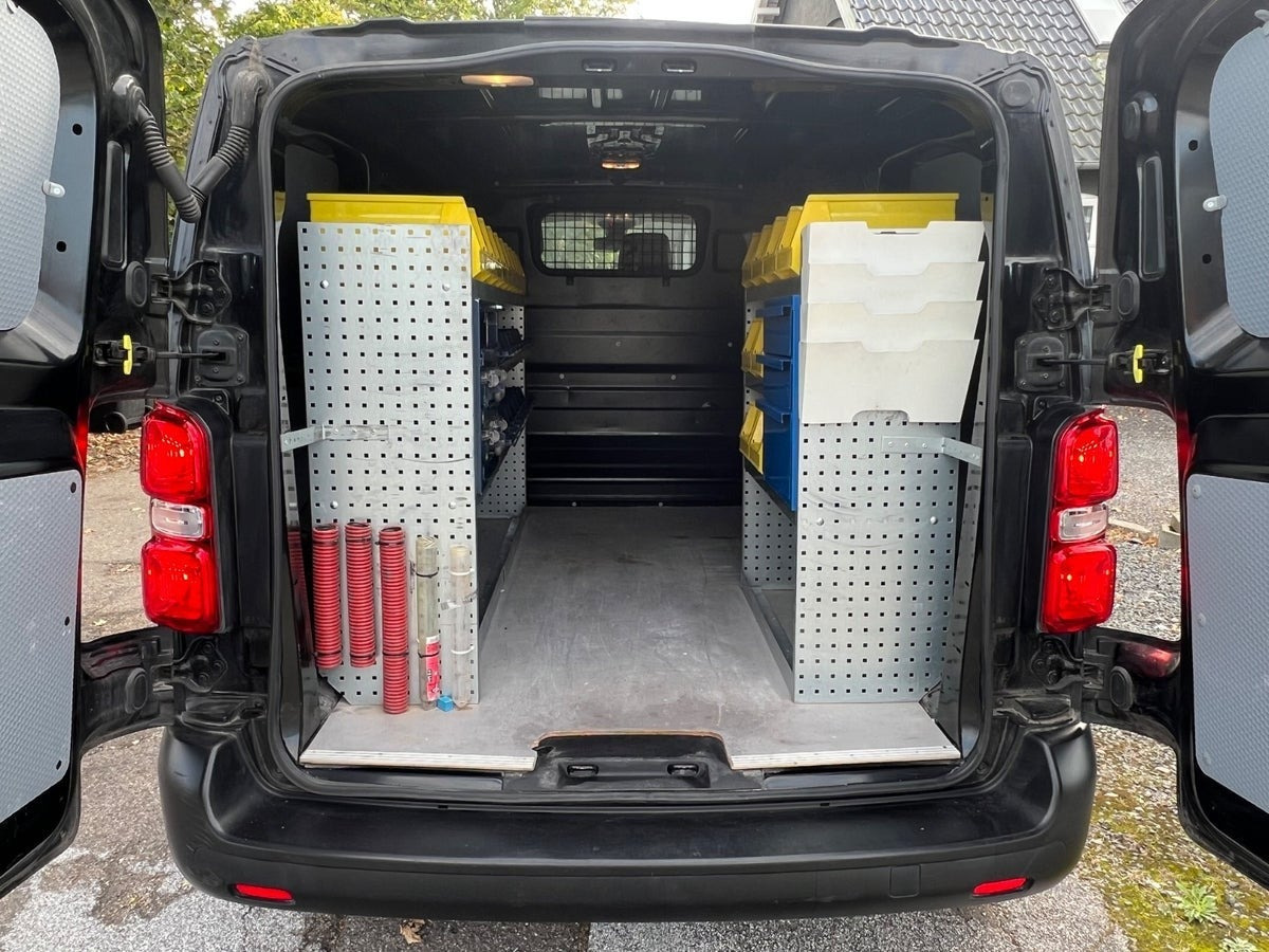 Sort Peugeot Expert fra 2020