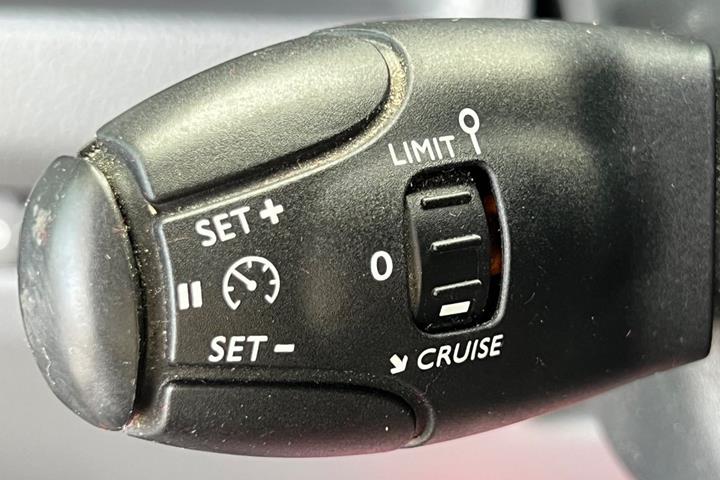 Sort Peugeot Expert fra 2020