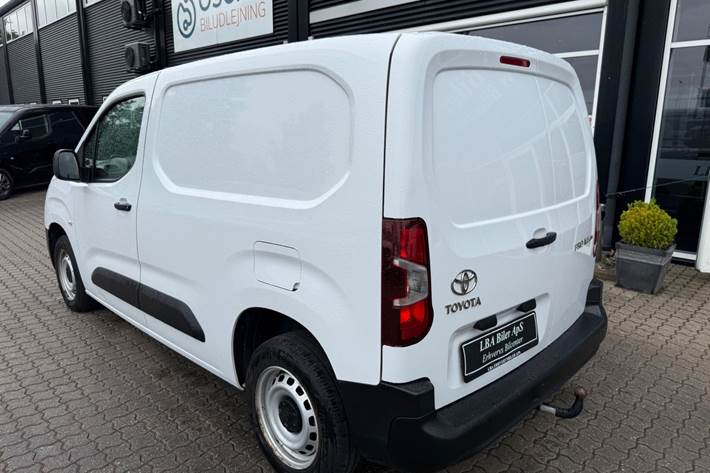 Hvid Toyota ProAce City fra 2023