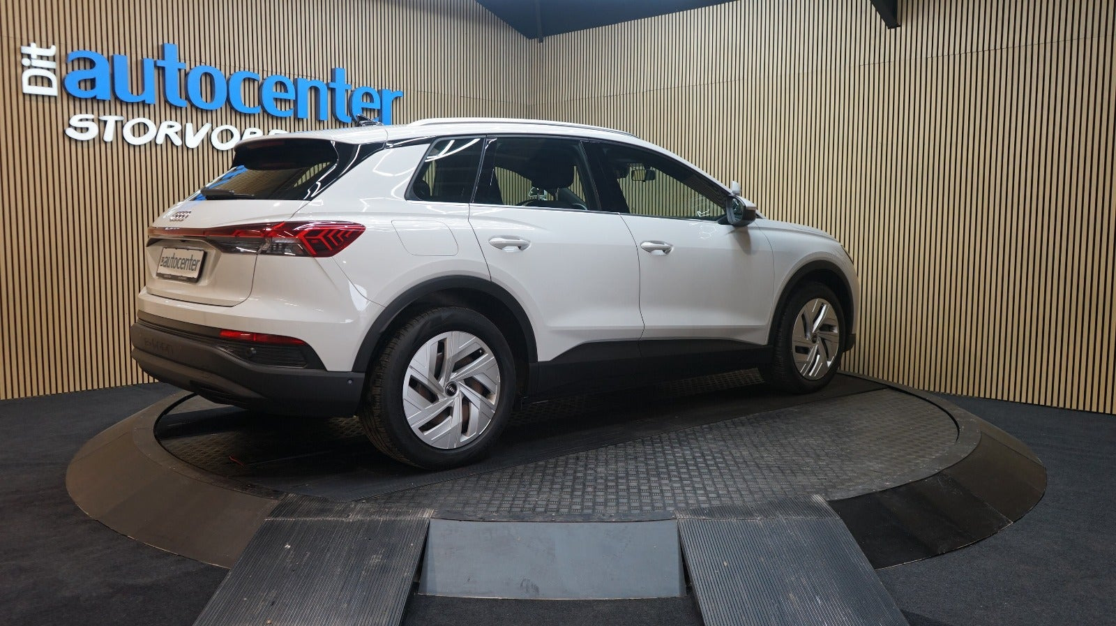 Hvid Audi Q4 e-tron fra 2023