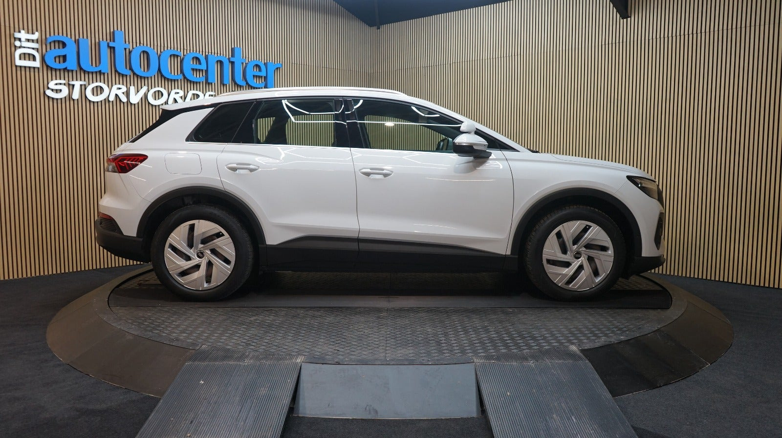 Hvid Audi Q4 e-tron fra 2023
