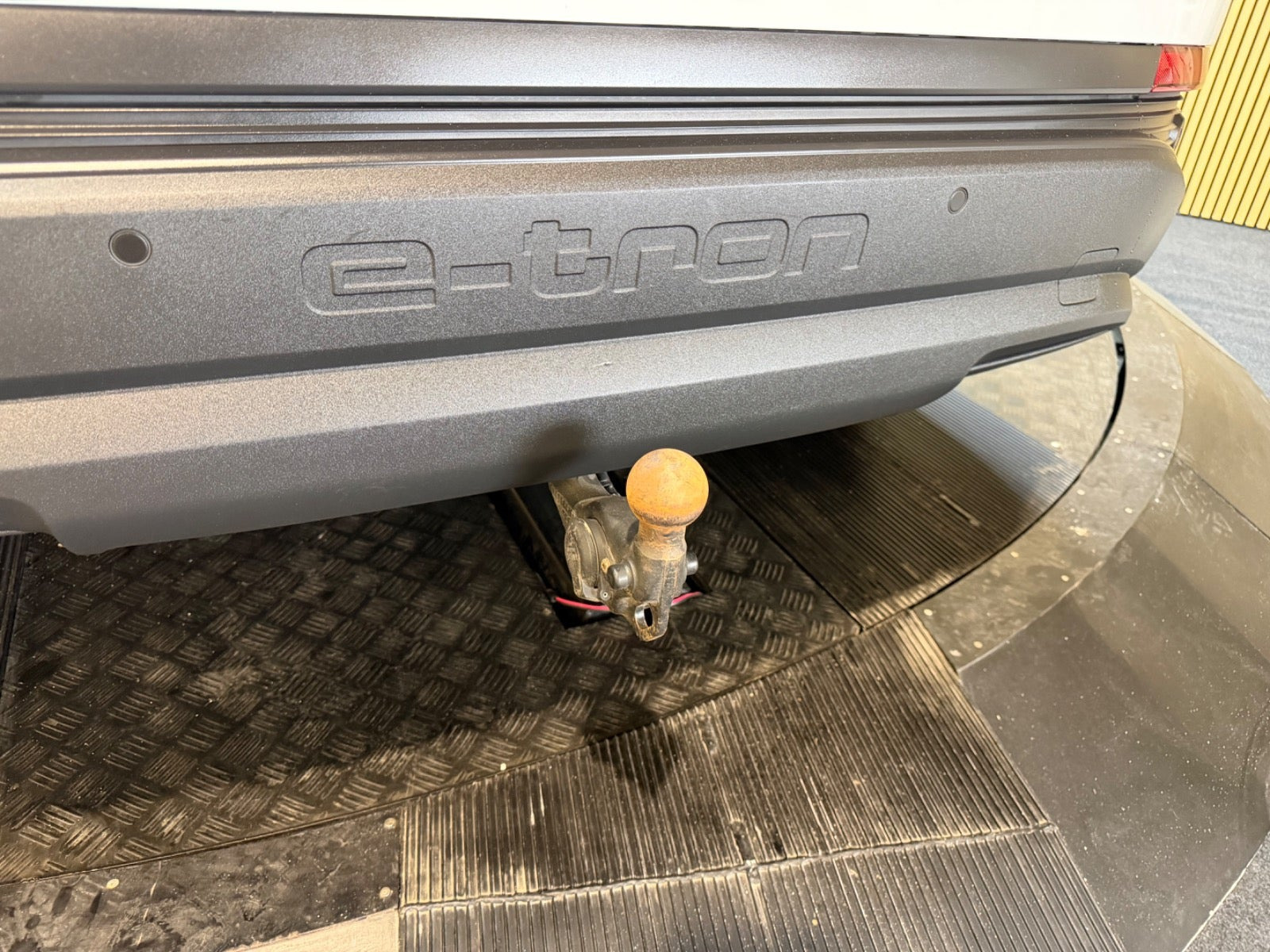 Hvid Audi Q4 e-tron fra 2023