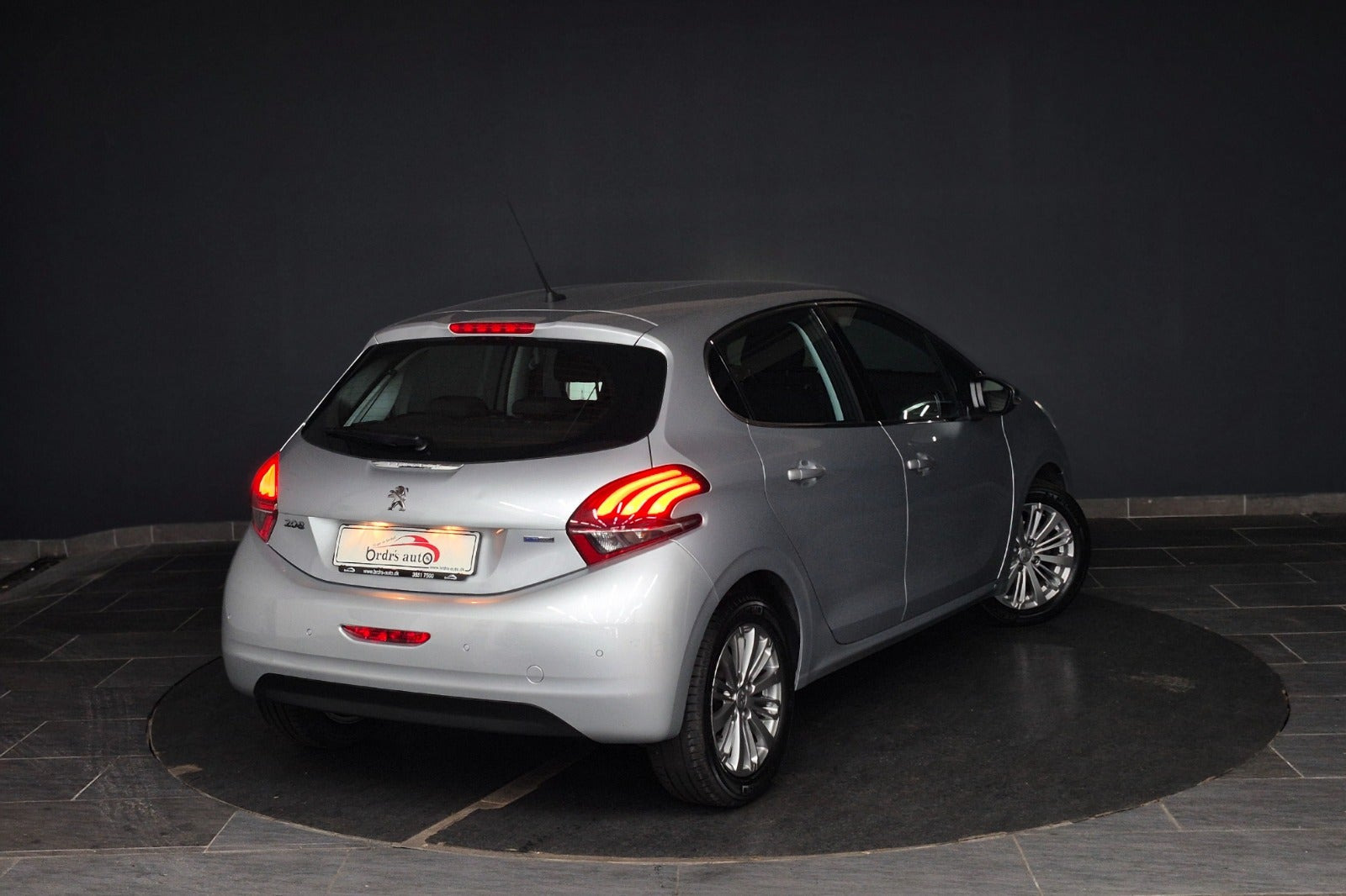 Sølv Peugeot 208 fra 2017