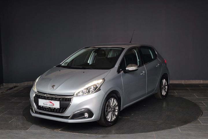 Sølv Peugeot 208 fra 2017