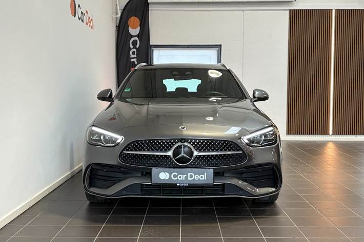 Grå Mercedes C300 e fra 2023