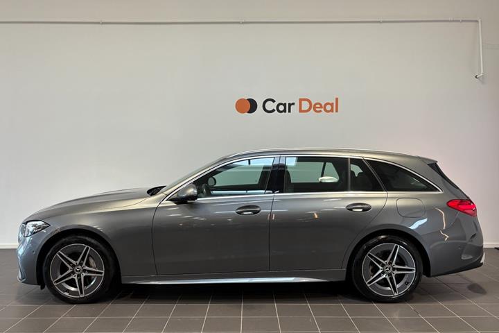 Grå Mercedes C300 e fra 2023