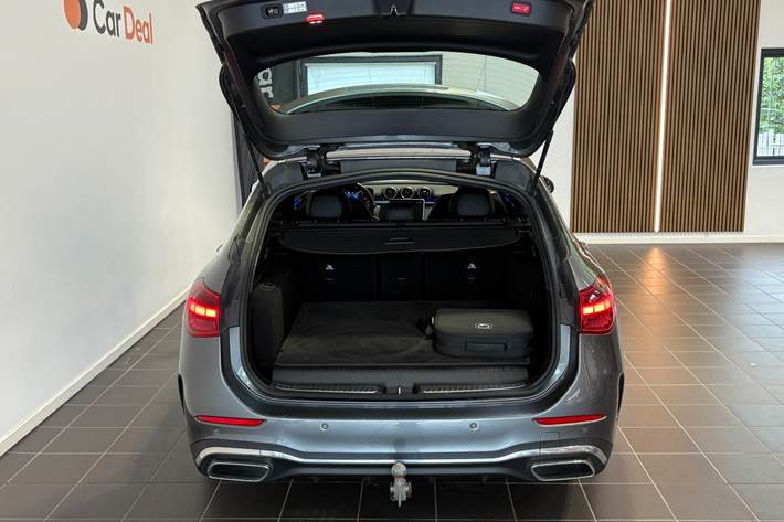 Grå Mercedes C300 e fra 2023