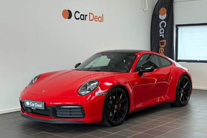 Rød Porsche 911 Carrera 4S fra 2020