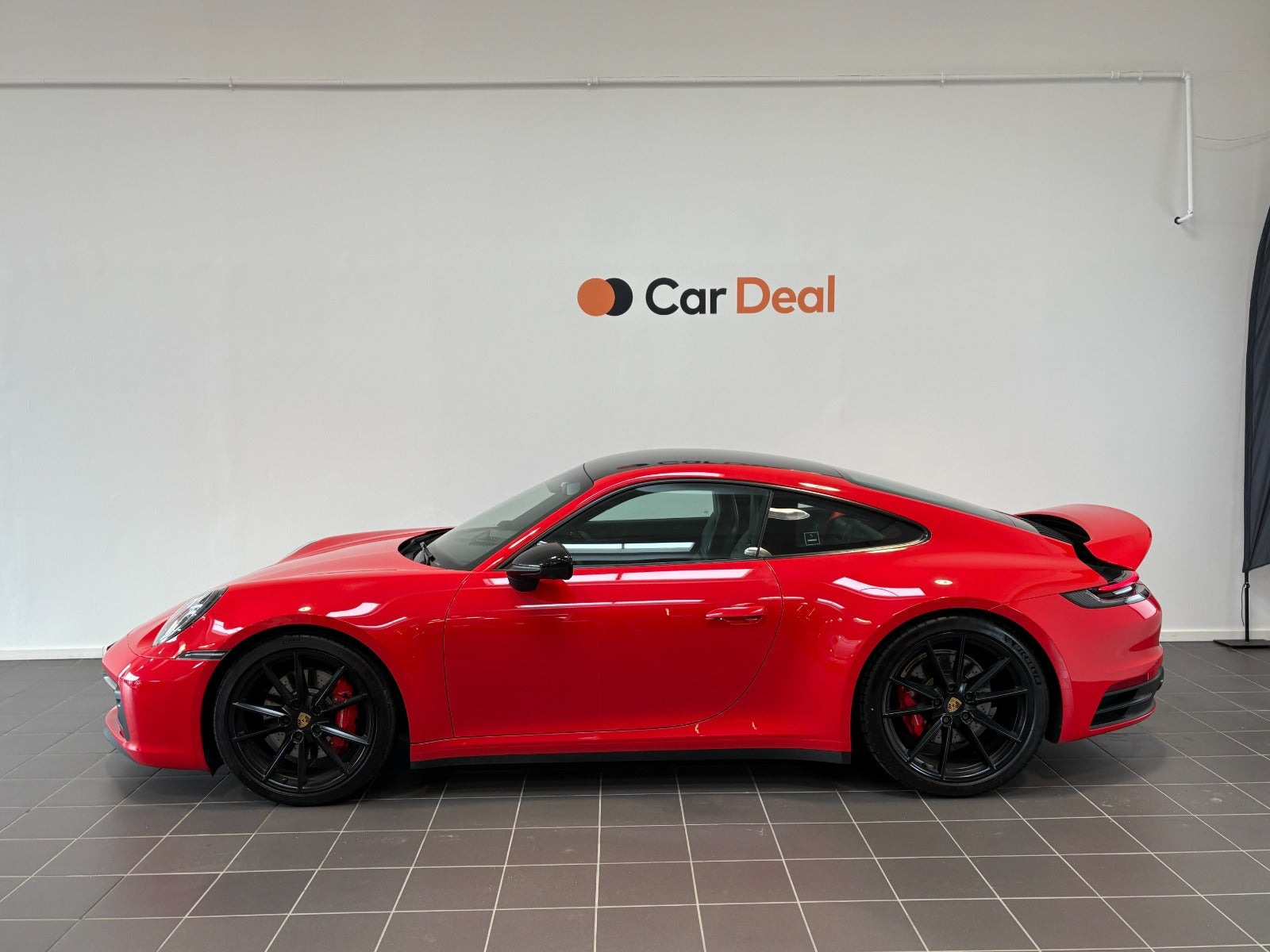 Rød Porsche 911 Carrera 4S fra 2020