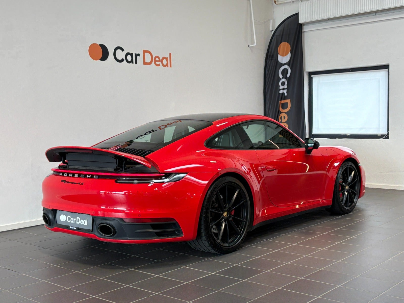 Rød Porsche 911 Carrera 4S fra 2020