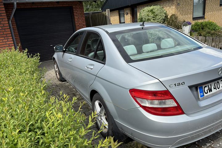 Sølv Mercedes C180 fra 2008
