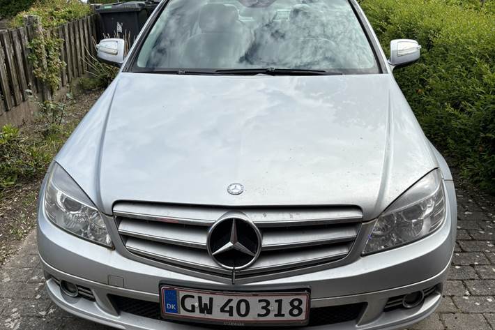 Sølv Mercedes C180 fra 2008