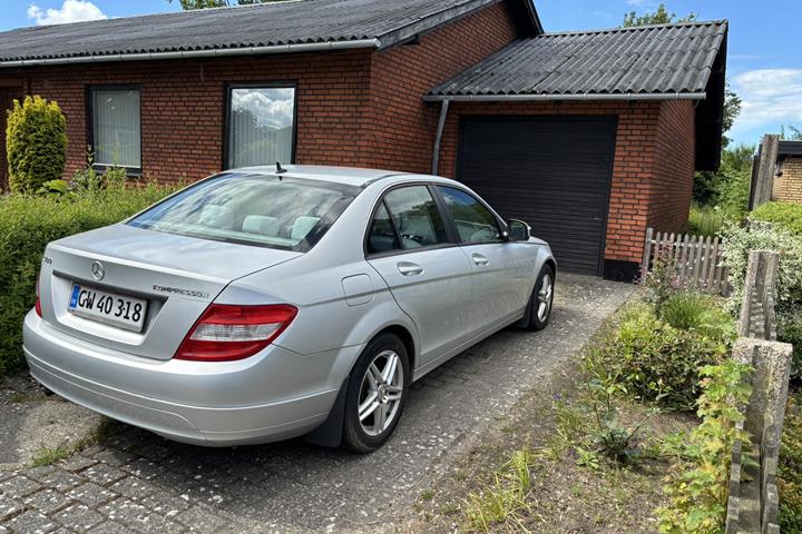 Sølv Mercedes C180 fra 2008