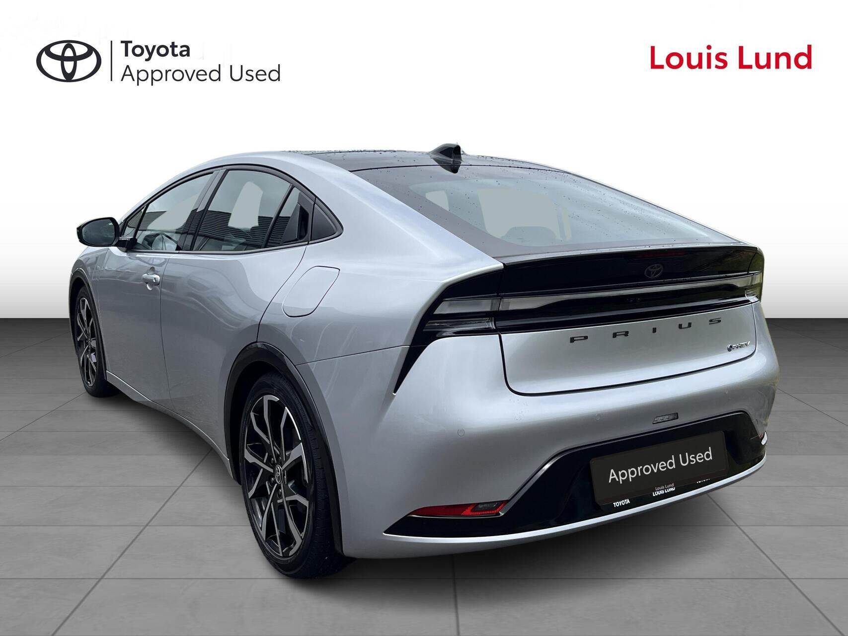 Sølv Toyota Prius Plug-in fra 2023
