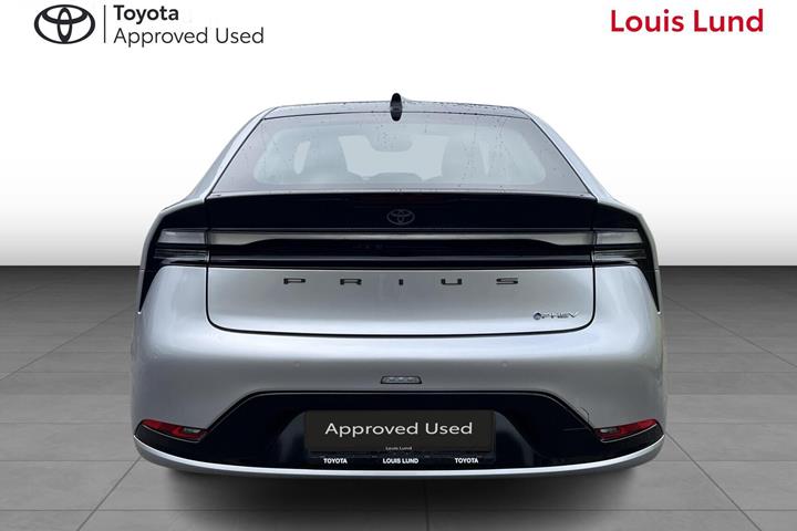 Sølv Toyota Prius Plug-in fra 2023