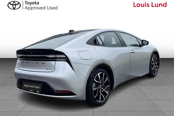Sølv Toyota Prius Plug-in fra 2023