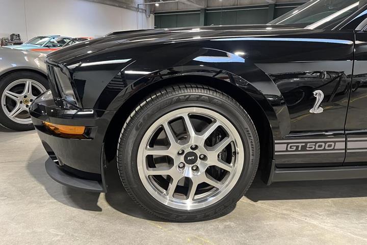 Sort Ford Mustang fra 2007