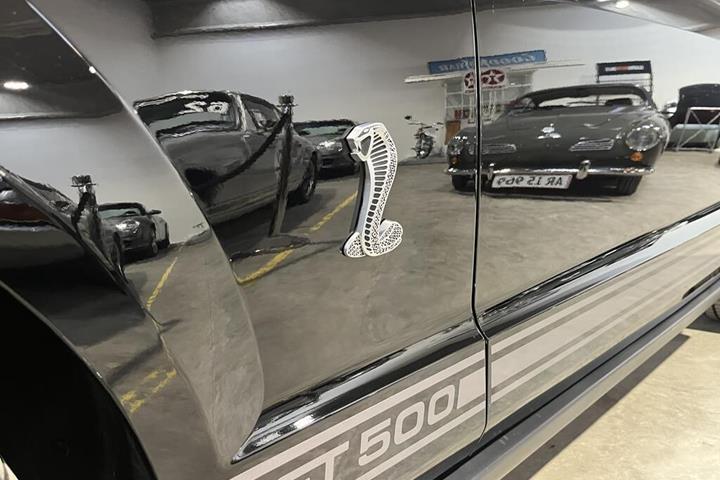 Sort Ford Mustang fra 2007
