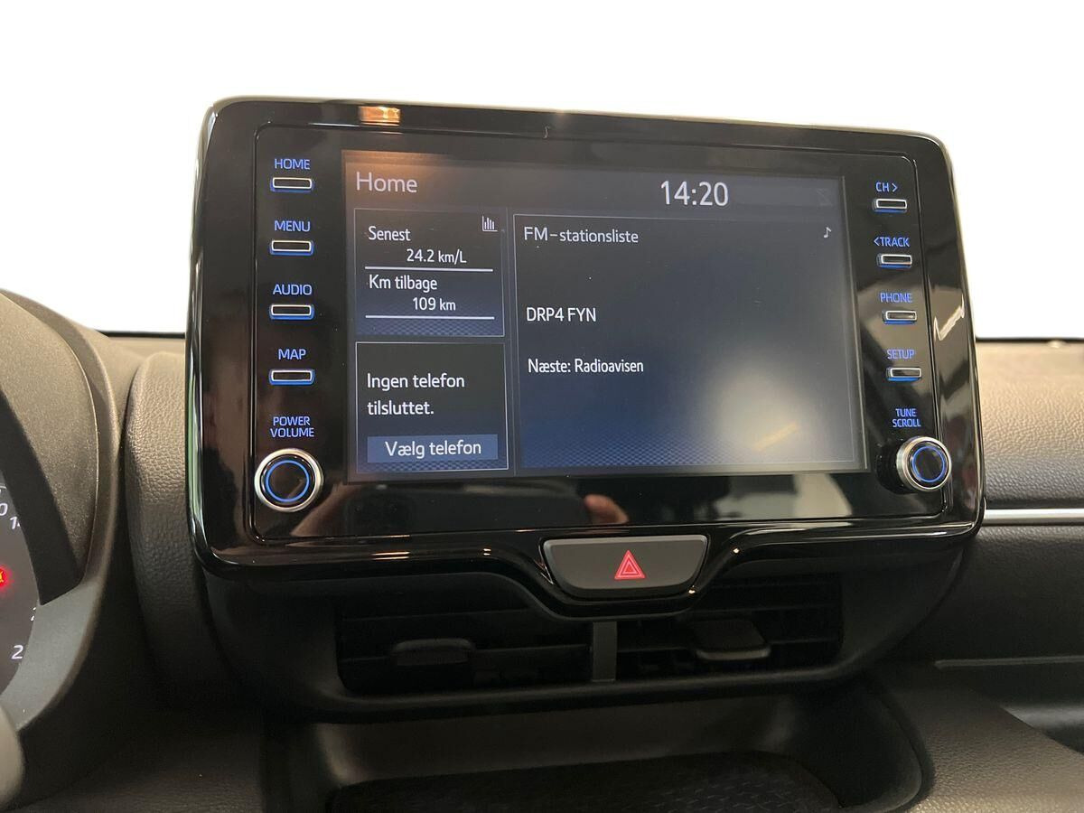 Grå Toyota Yaris fra 2023