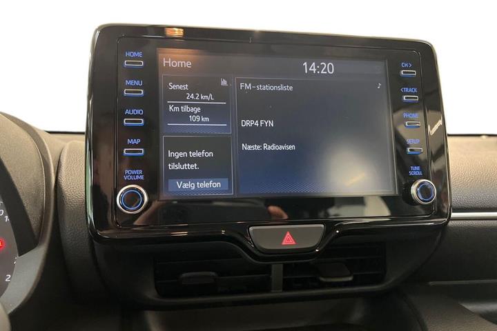 Grå Toyota Yaris fra 2023