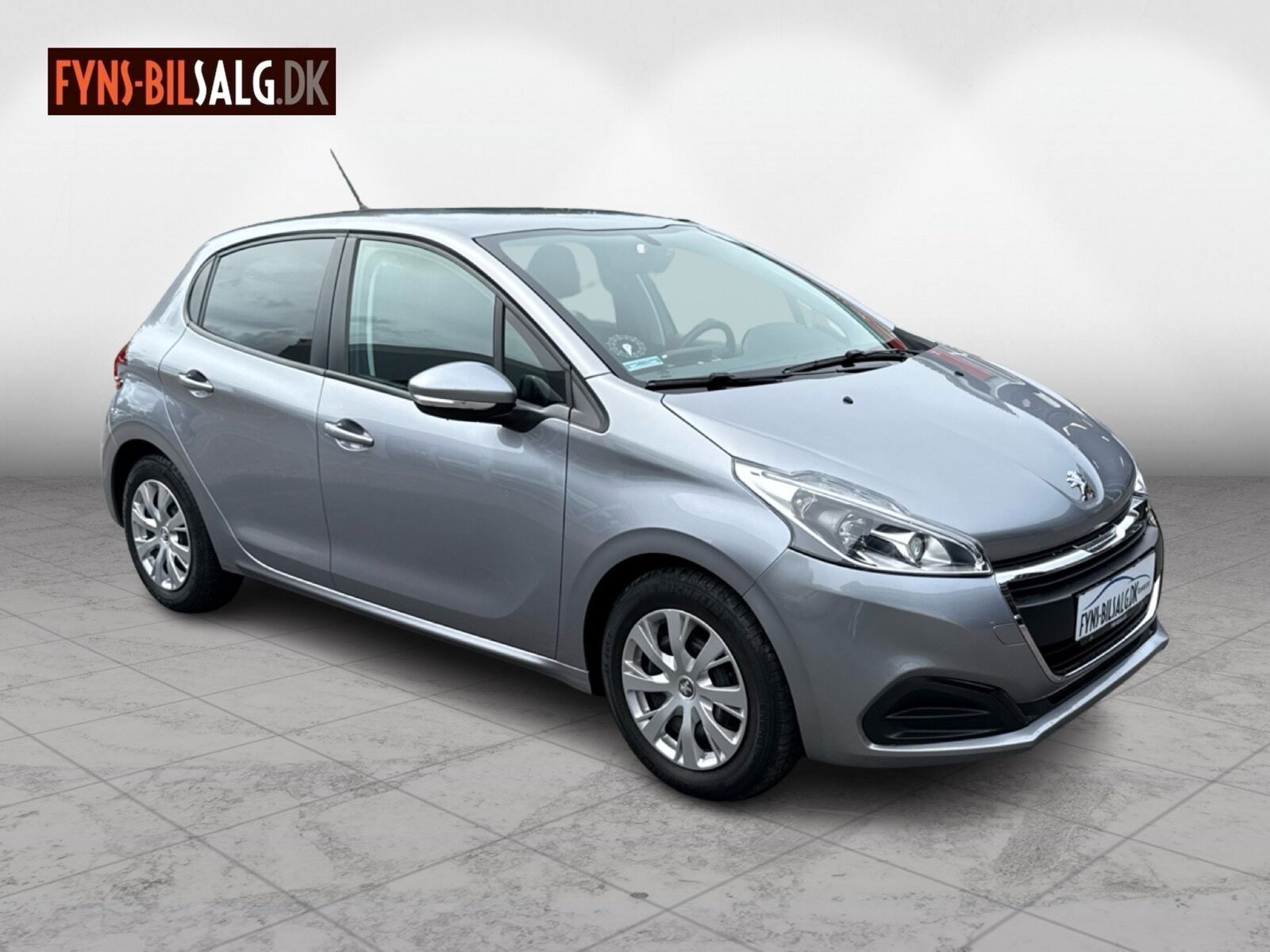 Sølv Peugeot 208 fra 2018